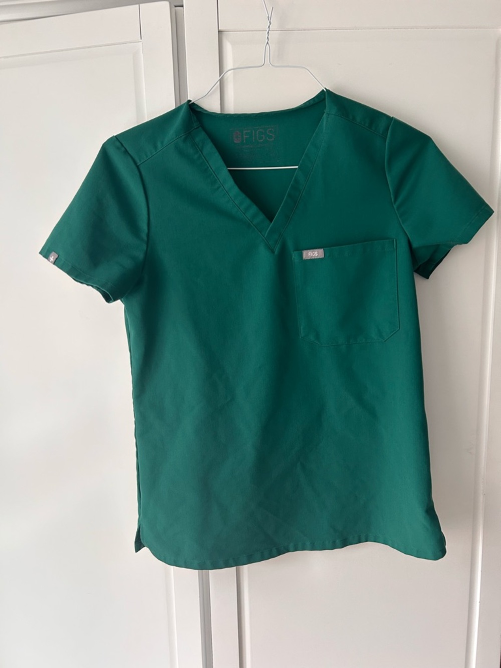 Figs Women's V-Neck Scrub Top in Emerald Green